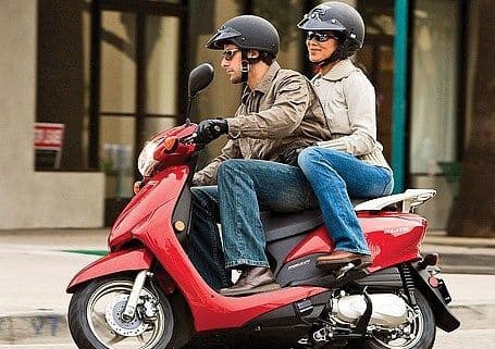 8 Tips Anti Ngantuk Saat Dibonceng Naik Motor Perjalanan Jauh