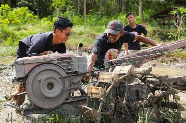 Hari Buruh 2023, GMC Serahkan Bantuan Bibit Padi Dan Pupuk Untuk Kelompok Tani Di Musi Rawas