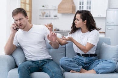 Waspadai Pasanganmu! Ketahui 7 Tanda Cinta Tidak Serius Berikut Ini