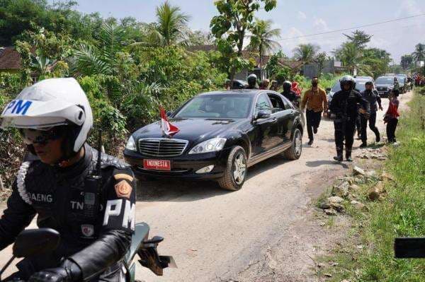 Jokowi Tak Lewat Jalan yang Sudah Diperbaiki Gubernur Lampung, Warganet: Diviralkan Presiden