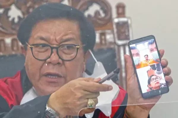 Buat Kosmetik Palsu Gunakan Bahan Pewarna Makanan, Dua Pria Ini Kini Jadi Terdakwa