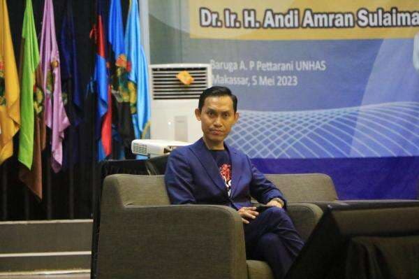 Sekretaris Dubes KBRI Astana Motivasi Ribuan Mahasiswa Unhas, Andi Zulkarnain: Bangun Jaringan Pentahelix Sekretaris Dubes KBRI Astana Motivasi Ribuan Mahasiswa Unhas, Andi Zulkarnain: Bangun Jaringan Pentahelix