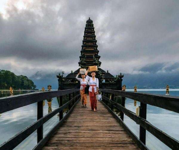 Inilah Daftar Artis Luar Negeri yang Bucin Banget Sama Bali