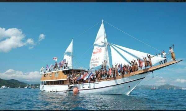 Pertunjukan The Sailors Hibur Para Ibu Negara di Spouse Program KTT ASEAN