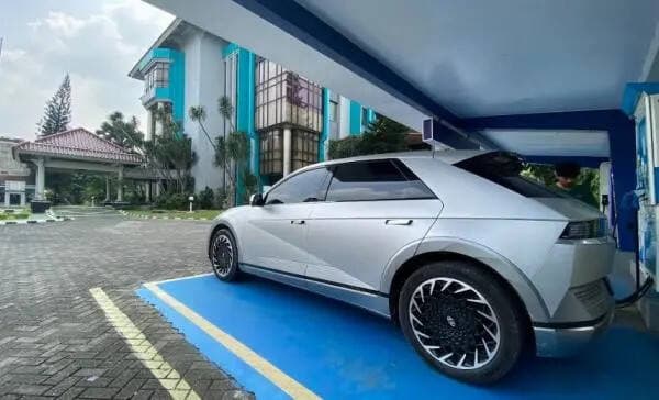 Libur Nataru, Ini Daftar Lengkap Lokasi SPKLU di Tol Trans Jawa.