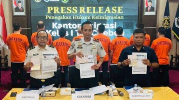 Bekerja Hanya Miliki Visa Wisata, 8 WNA asal China Ditangkap Imigrasi Cirebon