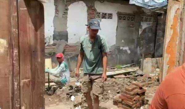 Diding Boneng Pastikan Tak Ada Korban Usai Rumahnya Ambruk