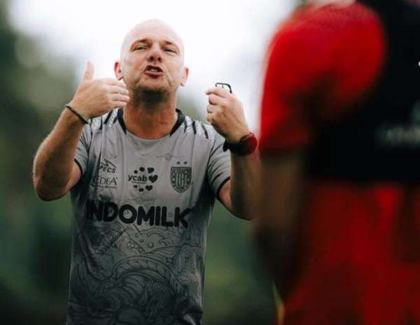 Cerita Johnny Jansen di Balik Tawaran Bali United: Ada Andil Besar Eks Asisten Timnas Indonesia, Alex Pastoor