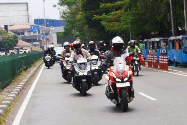 Dear Bikers, Ini 3 Etika Mengerem saat Berkendara agar Perjalanan Aman