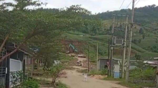 Heboh Emak-emak di Gowa Geruduk Developer! Rumah Retak & Anak Sakit Gegara Truk Tambang