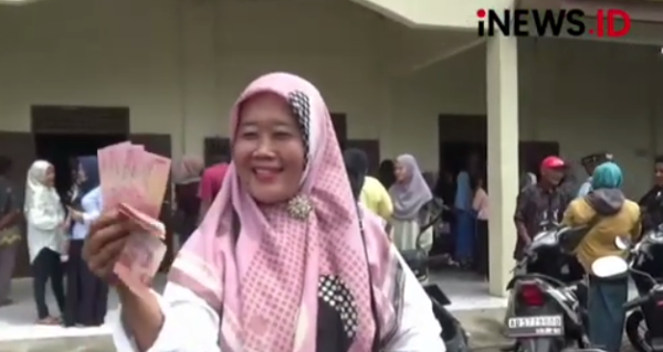 Jelang Lebaran, Pemerintah Desa Wunut Klaten Bagi-Bagi THR ke Warga, Kaya Miskin Kebagian