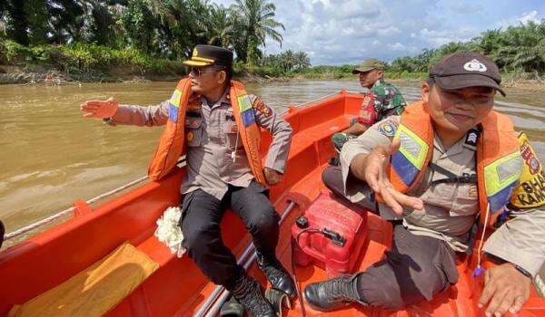 Usai Pacu Sampan, Gadis Belia Tenggelam di Sungai Cenaku Inhu
