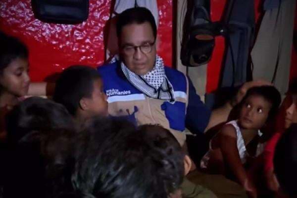 Anies Temui Pengungsi di Aceh, Bacakan Dongeng soal Kebohongan di Hadapan Anak-Anak