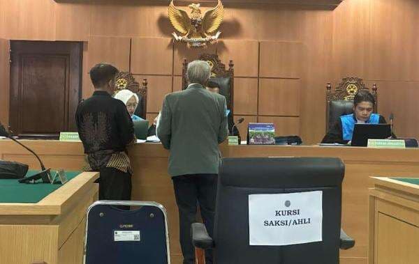 Kasus Ijazah Jokowi, UGM dan Tim Bonjowi Serahkan Tumpukan Dokumen ke PTUN Jakarta