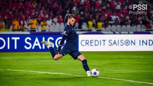 Bak Langit dan Bumi! Tarif Kiper Australia Matthew Ryan dengan Maarten Paes Jadi Sorotan