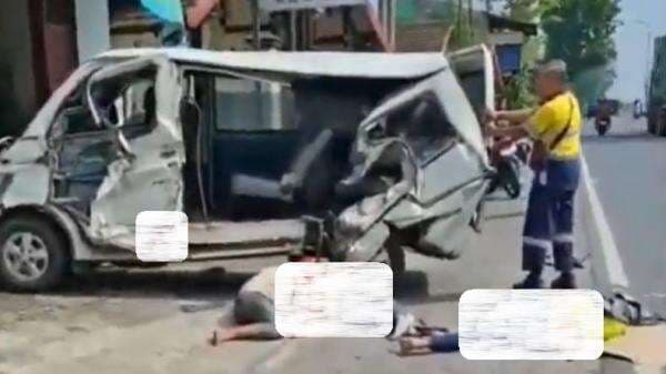Gran Max Tabrak Truk di Pasuruan, 1 Orang Tewas 4 Luka-Luka