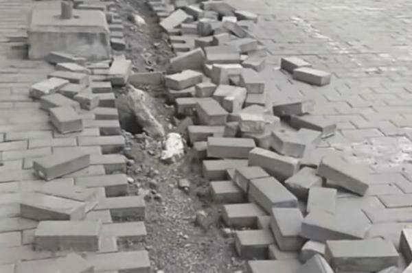 Viral! Pencuri Kabel JPU Bobol Konblok Trotoar Bikin Pramono Geram