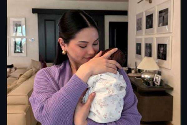 Dilarang Sering Gendong Baby Soleil, Alyssa Daguise Bantah Mitos Bayi Bau Tangan