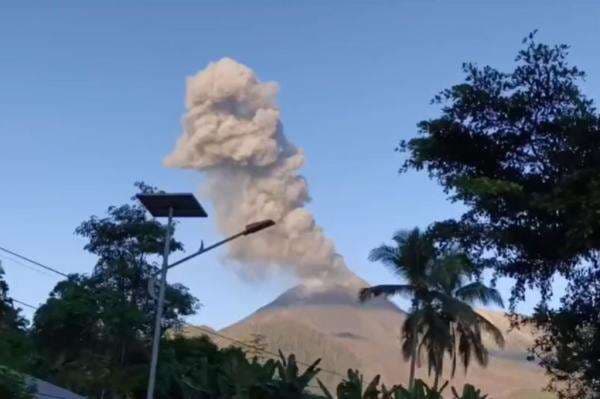 Gunung Lewotobi Laki-Laki Meletus Dahsyat Hari Ini, Kolom Abu Capai 2.500 Meter