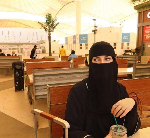 Potret Tasya Farasya Umroh Pakai Cadar Hitam, Netizen: Cakep Banget!