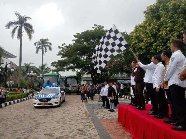 Pemkab Karawang Lepas Keberangkatan 15 Bus Mudik Gratis