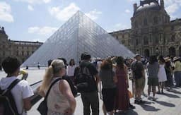 Perpustakaan Louvre Paris Kebanjiran Air Limbah, Ratusan Dokumen Rusak