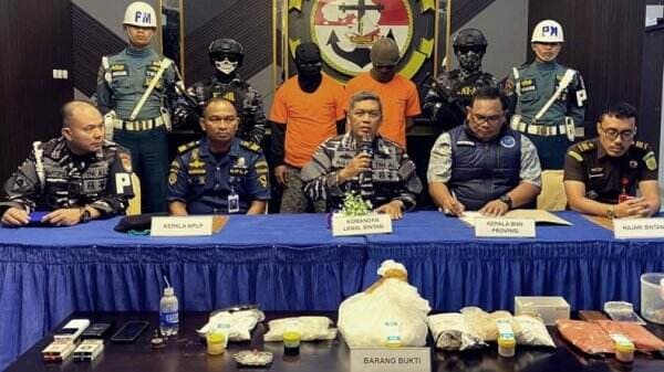 Hentikan Speed Boat di Selat Riau, TNI AL Sita Hampir 9,4 Kg Bahan Baku Ekstasi dan Kokain 