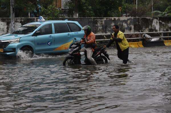 Inilah Penyebab Motor Mati saat Terjang Hujan dan Banjir