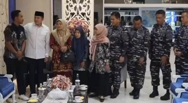 Prabowo Santuni Keluarga Prajurit Gugur Jelang HUT Ke-80 TNI