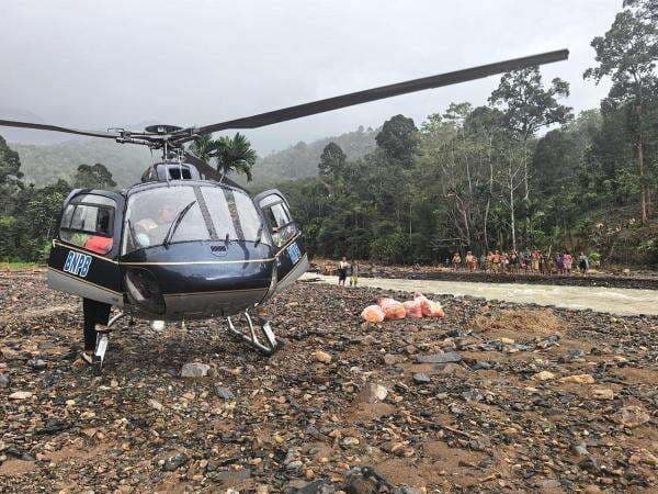 Kisah Pilot Helikopter Tembus Desa Terisolasi di Sumut demi Kirim Bantuan