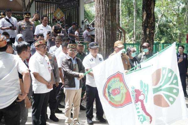 Gubernur Kalteng Agustiar Sabran Pimpin Pelepasliaran Orangutan dan Penanaman Pohon