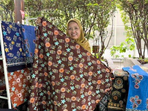 Didampingi PNM Urus Dokumen Usaha, Ibu Rantiyem Mantap Kembangkan dan Wariskan Usaha Batik