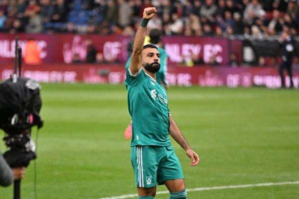 Penalti Salah di Ujung Laga, Liverpool Dongkel Arsenal di Puncak Klasemen