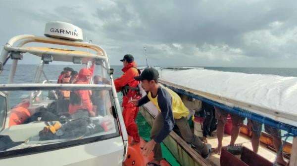 Kapal yang Ditumpangi 12 Orang Nelayan Mati Mesin di Perairan Kaledupa Wakatobi