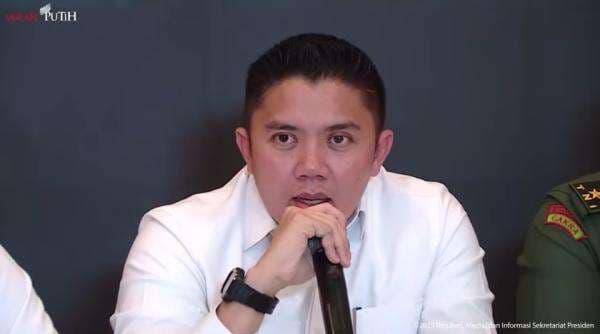 Seskab Teddy Sebut Ada Pihak Bandingkan Penanganan Bencana dengan Pemerintahan Sebelumnya Seskab Teddy Sebut Ada Pihak Bandingkan Penanganan Bencana dengan Pemerintahan Sebelumnya