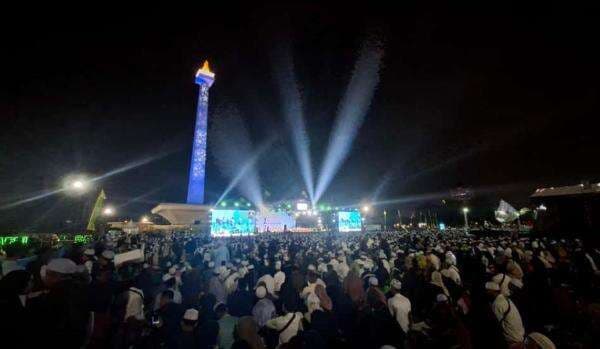 Ratusan Ribu Orang Ikuti Tabligh Akbar di Monas