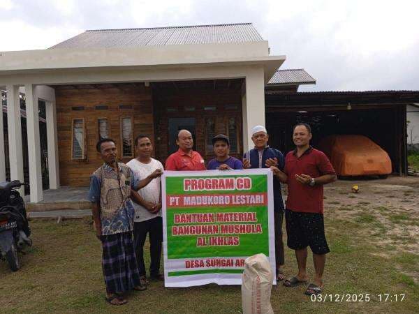PT Madukoro Lestari Salurkan Bantuan Material untuk Musala Al Ikhlas Sungai Ara