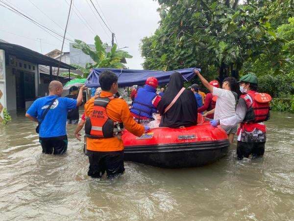 Bekasi Diterjang Banjir, 1 Orang Tewas