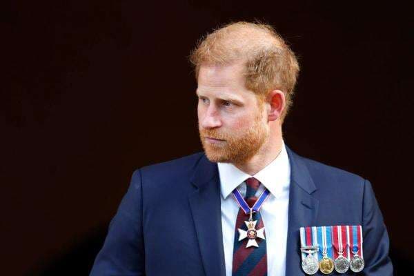 Pangeran Harry Kenang Momen Pilu Berjalan di Belakang Peti Mati Putri Diana