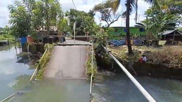 Jembatan Penghubung di Pangkep Ambruk, Aktivitas Warga Lumpuh