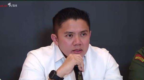 Seskab Teddy Jawab Pihak-Pihak yang Bandingkan Penanganan Bencana 