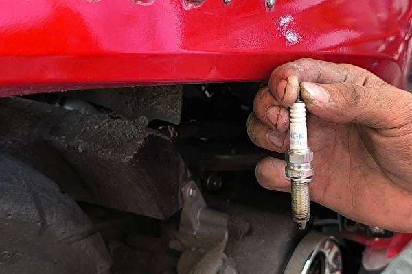 6 Tanda Busi Motor Mulai Lemah, Boros BBM