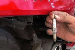 6 Tanda Busi Motor Mulai Lemah, Boros BBM