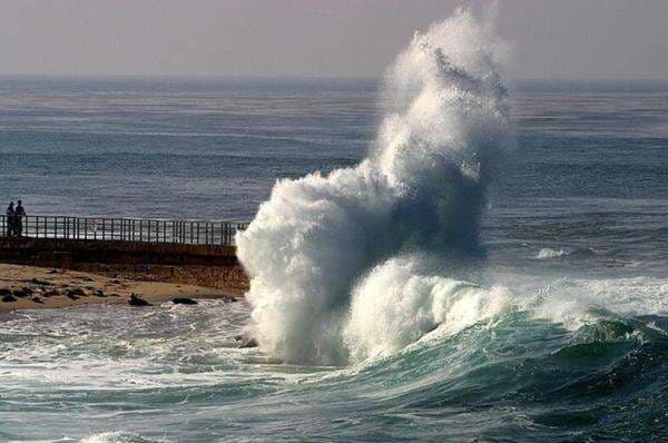 BMKG: Waspada Gelombang Tinggi 4 Meter hingga 7 Januari 2026