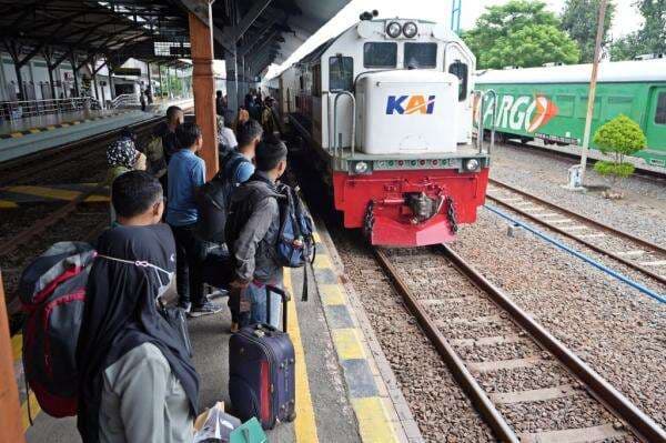 KA Tambahan Lebaran Semarang-Jakarta Beroperasi Mulai 30 Maret, Tiket Mulai Rp150 Ribu