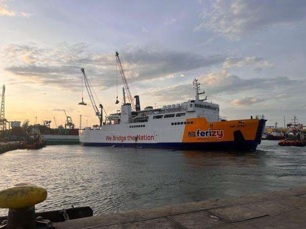 KMP Jatra I Diberangkatkan Angkut 44 Ton Bantuan ke Sumatera