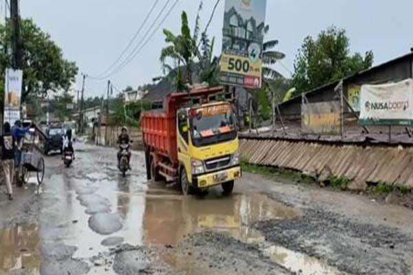 Jalan Parung Panjang Hancur Butuh Rp1,2 Triliun Perbaikan, KDM Ajak Kontribusi Jakarta dan Tangerang