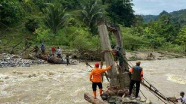 Banjir Terjang Kolaka Utara, 230 KK Terisolasi dan Jembatan Penghubung Rusak