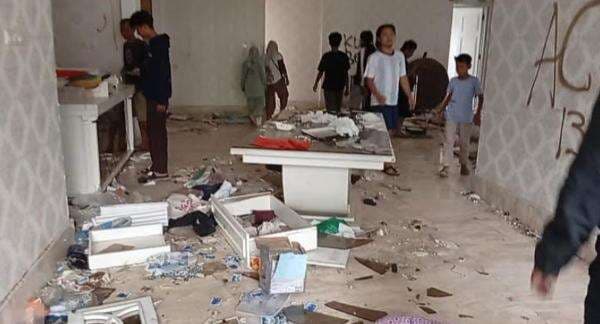 Begini Penampakan Rumah Uya Kuya Usai Dijarah Massa