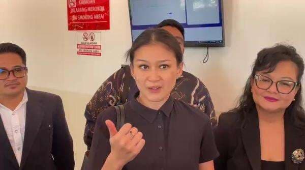 Marissa Anita Tampil Full Senyum Jalani Sidang Cerai Perdana